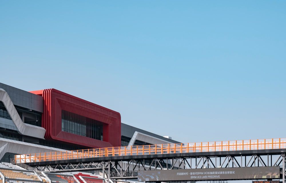 BMW: primele imagini cu noua variantă alungită a lui iX3, pentru piața din China - Poza 62 BMW: primele imagini cu noua variantă alungită a lui iX3, pentru piața din China - Poza 62