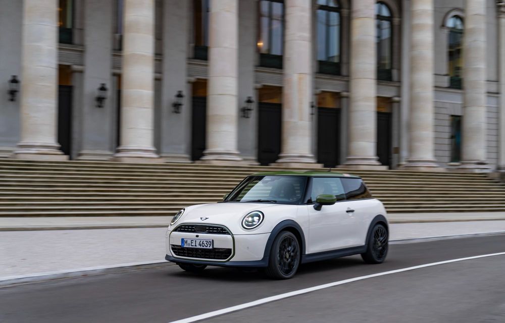 Ediție specială Paul Smith pentru întreaga familie Mini Cooper. Disponibilă și în România - Poza 2