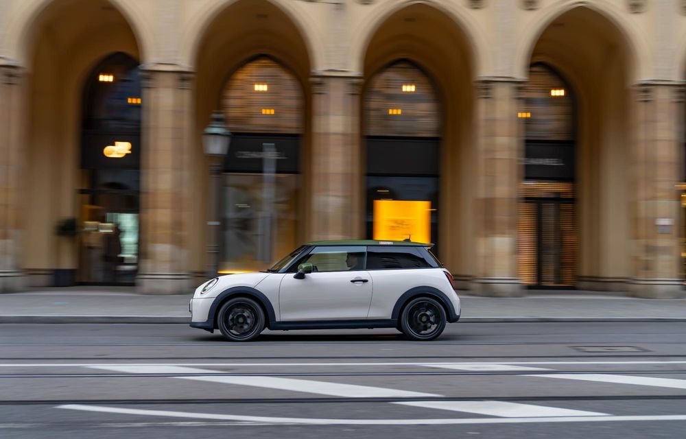 Ediție specială Paul Smith pentru întreaga familie Mini Cooper. Disponibilă și în România - Poza 6