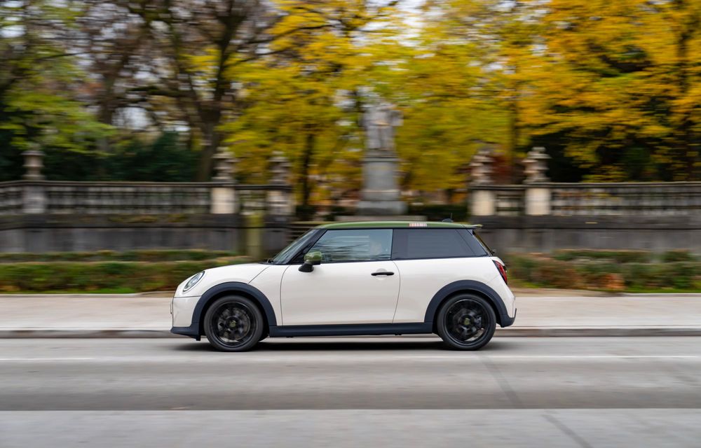 Ediție specială Paul Smith pentru întreaga familie Mini Cooper. Disponibilă și în România - Poza 7