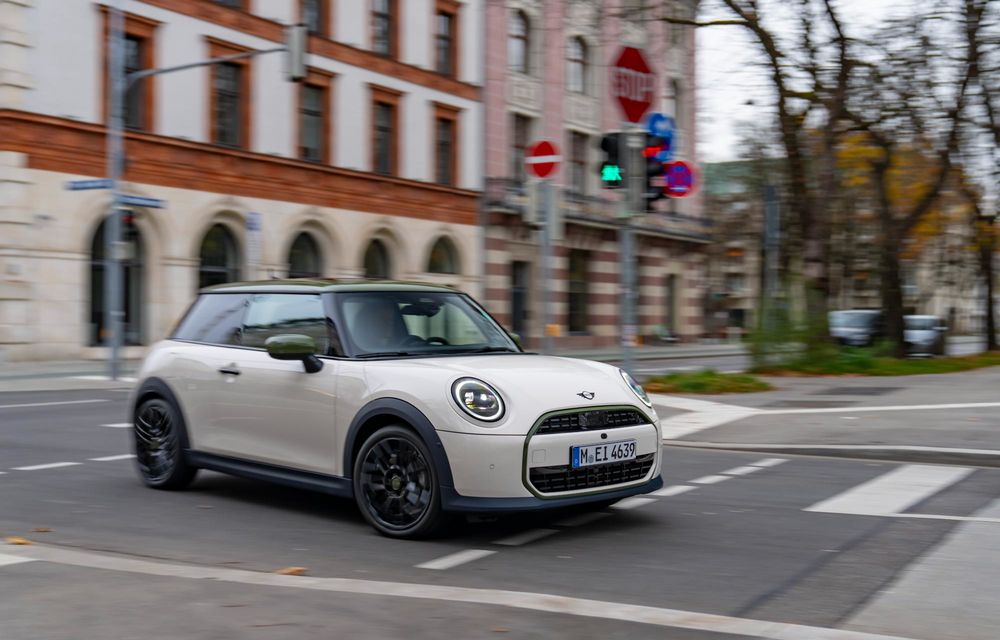Ediție specială Paul Smith pentru întreaga familie Mini Cooper. Disponibilă și în România - Poza 3