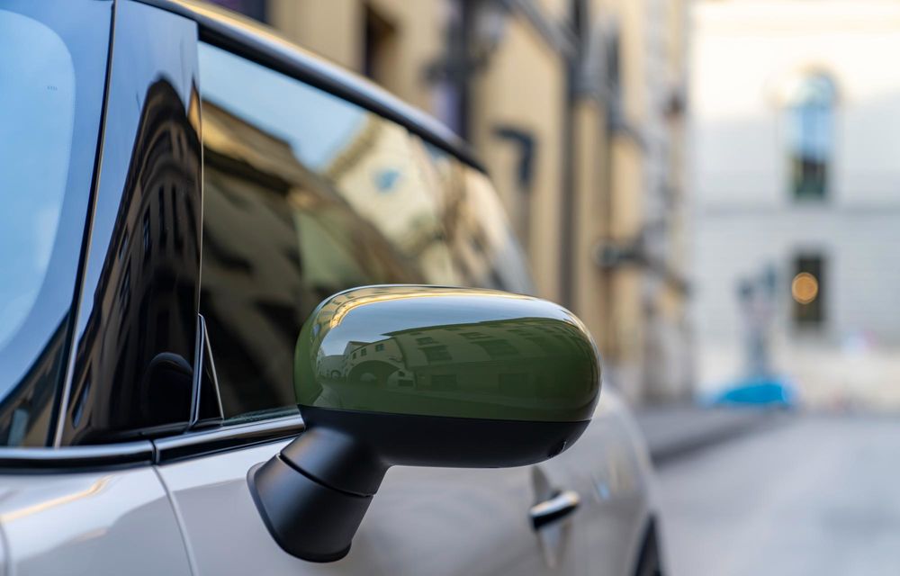 Ediție specială Paul Smith pentru întreaga familie Mini Cooper. Disponibilă și în România - Poza 12