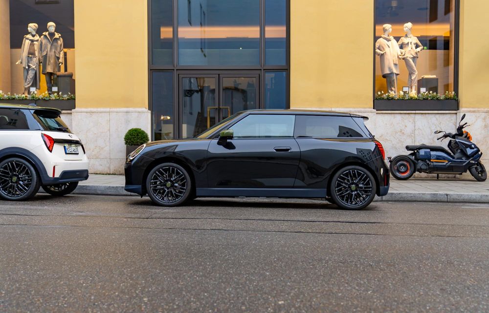 Ediție specială Paul Smith pentru întreaga familie Mini Cooper. Disponibilă și în România - Poza 18