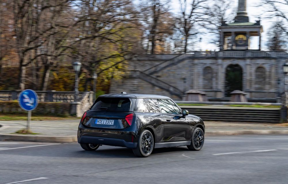 Ediție specială Paul Smith pentru întreaga familie Mini Cooper. Disponibilă și în România - Poza 19