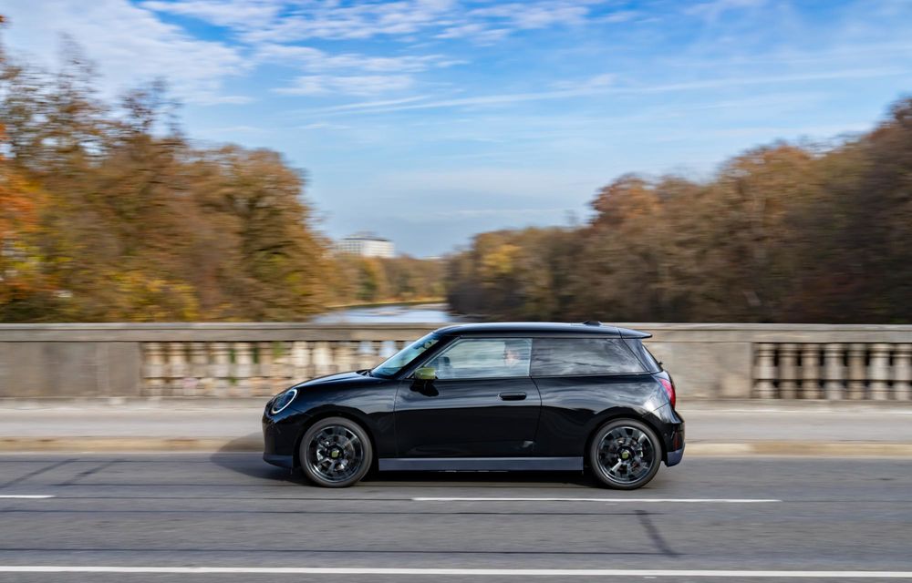 Ediție specială Paul Smith pentru întreaga familie Mini Cooper. Disponibilă și în România - Poza 17