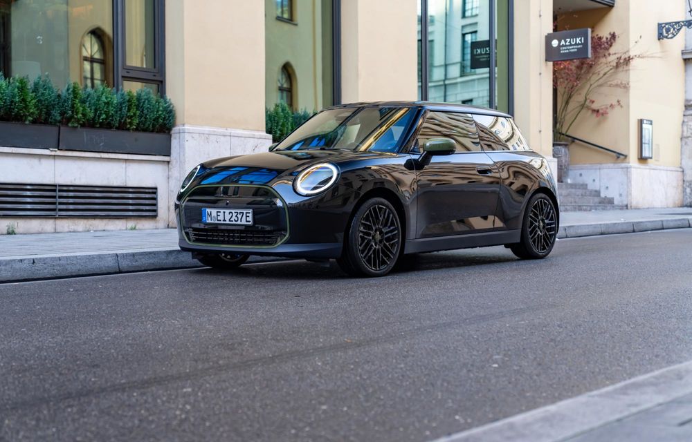 Ediție specială Paul Smith pentru întreaga familie Mini Cooper. Disponibilă și în România - Poza 16