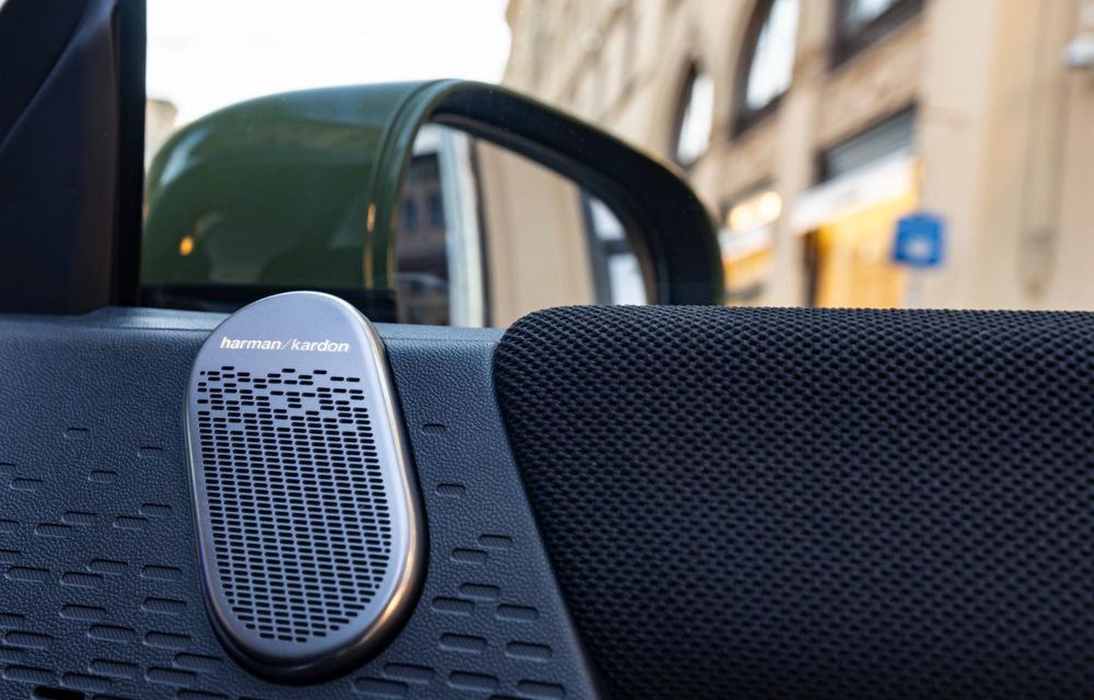 Ediție specială Paul Smith pentru întreaga familie Mini Cooper. Disponibilă și în România - Poza 22