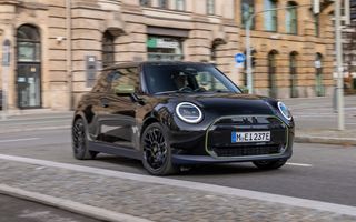 Ediție specială Paul Smith pentru întreaga familie Mini Cooper. Disponibilă și în România