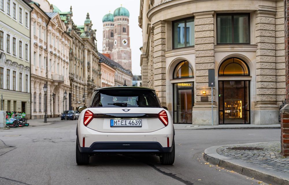 Ediție specială Paul Smith pentru întreaga familie Mini Cooper. Disponibilă și în România - Poza 8