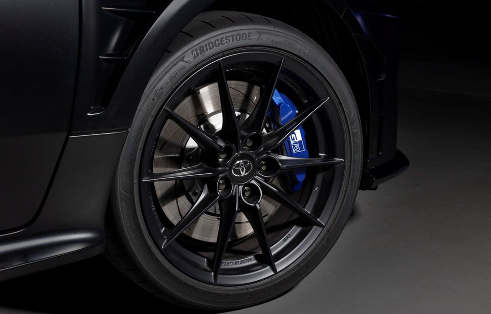 Încă o ediție specială pentru Toyota GR Yaris: marchează cele 9 titluri ale lui Sebastien Ogier în WRC - Poza 5