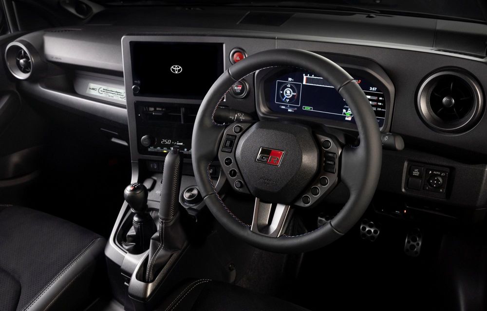 Încă o ediție specială pentru Toyota GR Yaris: marchează cele 9 titluri ale lui Sebastien Ogier în WRC - Poza 6