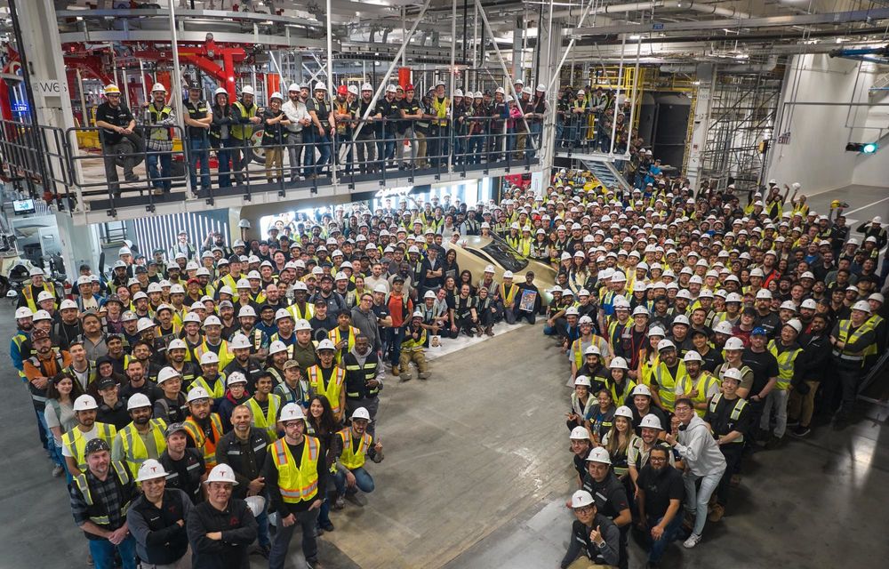 Tesla a început producția primului său taxi autonom, Cybercab - Poza 2