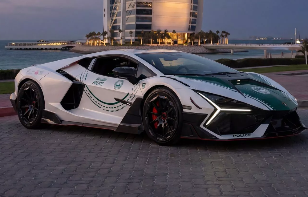 În flota poliției din Dubai a intrat un nou hypercar: Lamborghini Revuelto modificat de Mansory - Poza 1