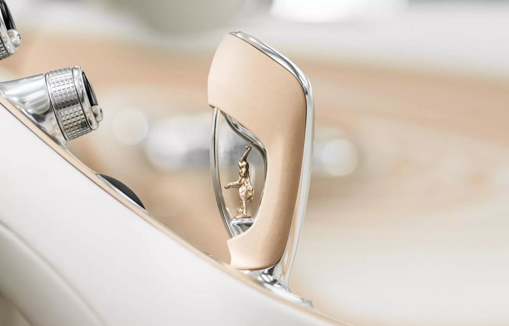 Bugatti La Perle Rare: exemplar unicat bazat pe modelul W16 Mistral - Poza 6