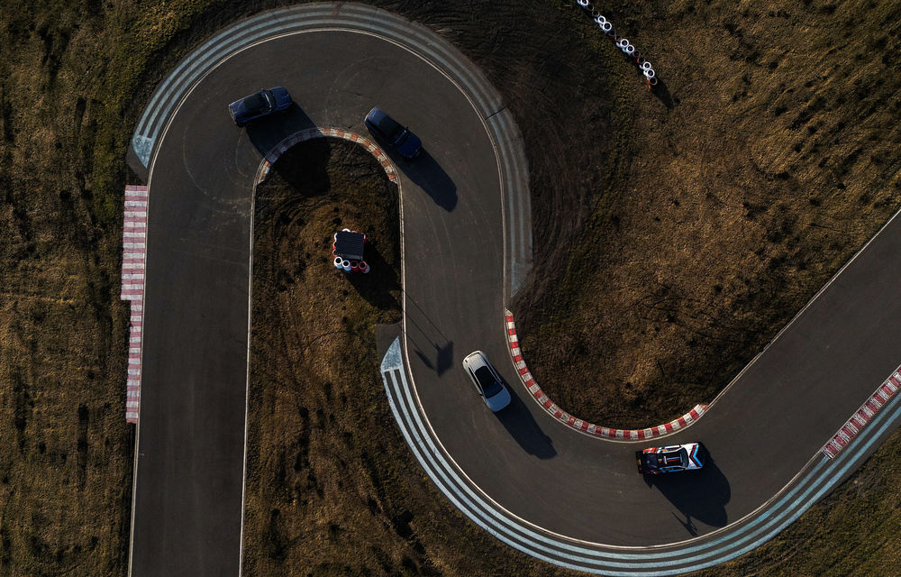 REPORTAJ: Test de eficiență cu noul BMW iX3 pe drumurile din România - Poza 55 REPORTAJ: Test de eficiență cu noul BMW iX3 pe drumurile din România - Poza 55