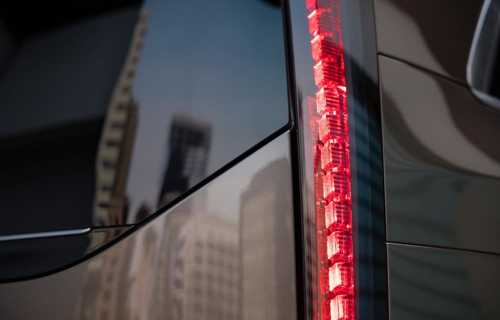 Noul Mercedes-Benz VLE, succesorul electric al Clasei V - Poza 29