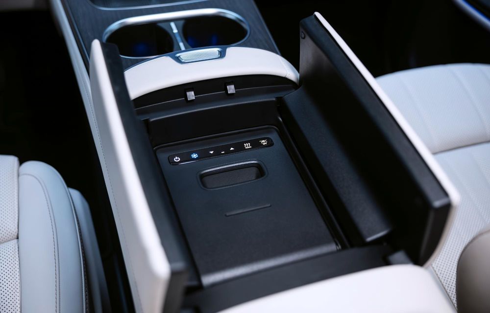 Noul Mercedes-Benz VLE, succesorul electric al Clasei V - Poza 70