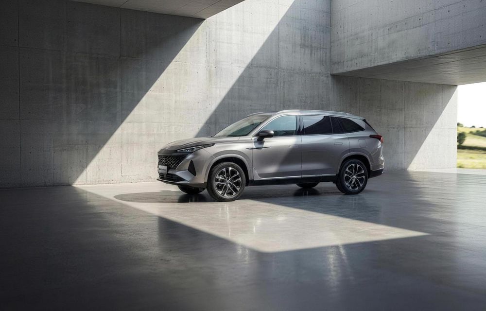 Primele imagini cu noul MG S9, un SUV cu 7 locuri și sistem de propulsie PHEV - Poza 1