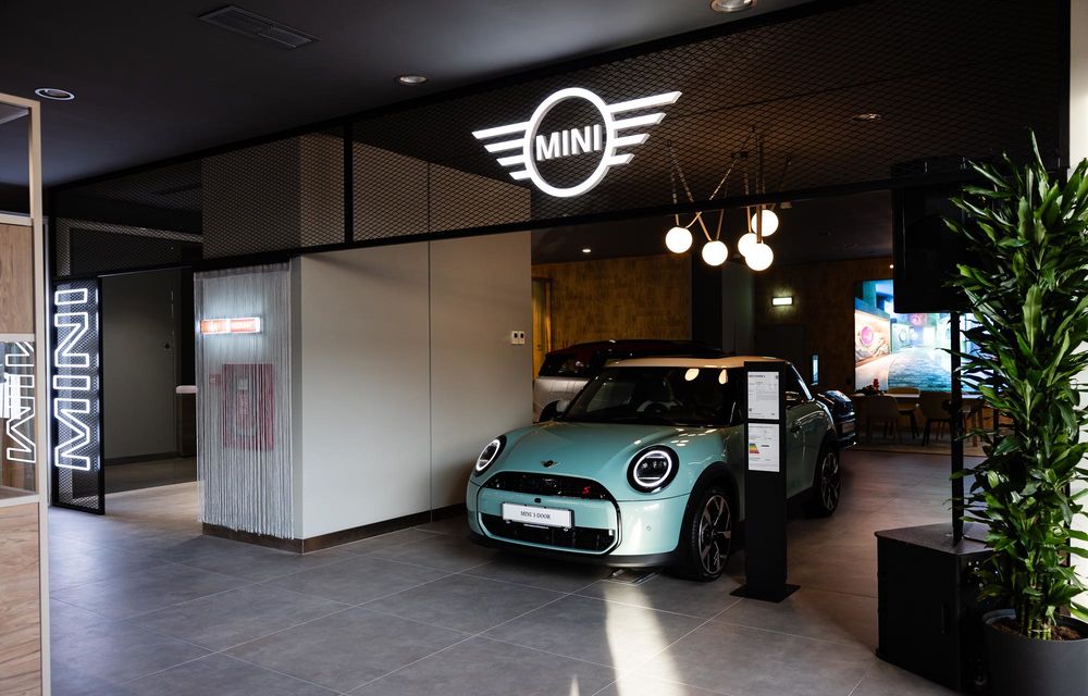 Primul showroom complet transformat din rețeaua BMW și MINI din București - Poza 10