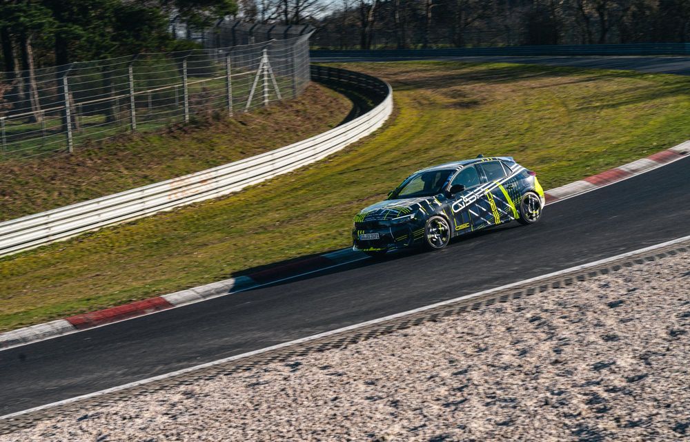 Imagini noi cu viitorul Opel Corsa GSE: lansare în octombrie - Poza 2 Imagini noi cu viitorul Opel Corsa GSE: lansare în octombrie - Poza 2