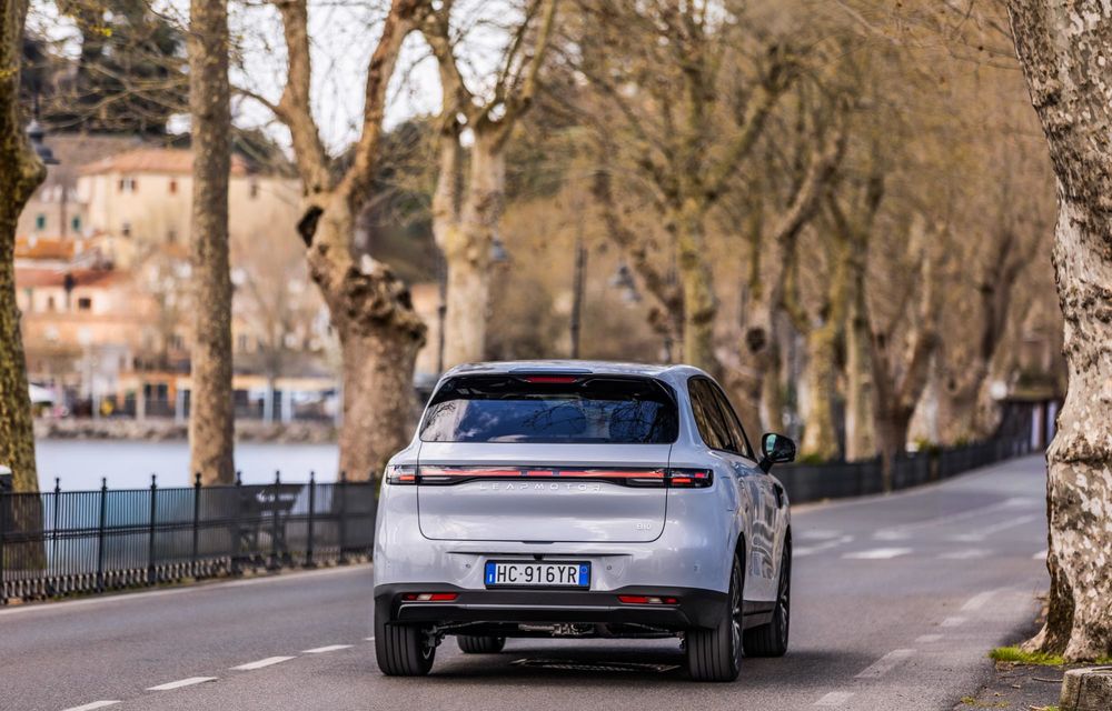 Leapmotor B10, acum și în versiune Range Extender: autonomie de 900 km - Poza 8