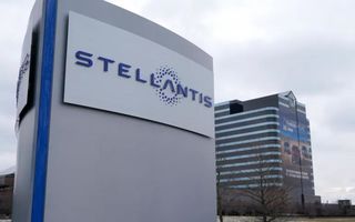 Stellantis recheamă până la 700.000 de mașini în service din cauza unui risc de incendiu