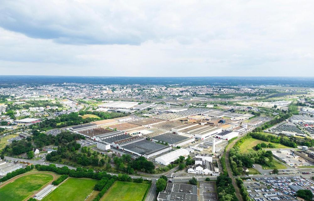 Uzina Renault din Le Mans, rebotezată în onoarea lui Louis Schweitzer - Poza 1 Uzina Renault din Le Mans, rebotezată în onoarea lui Louis Schweitzer - Poza 1