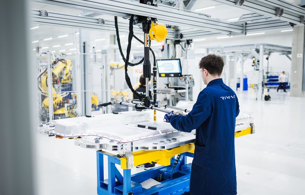 BMW și Rimac dezvoltă împreună baterii pentru i7 facelift - Poza 2