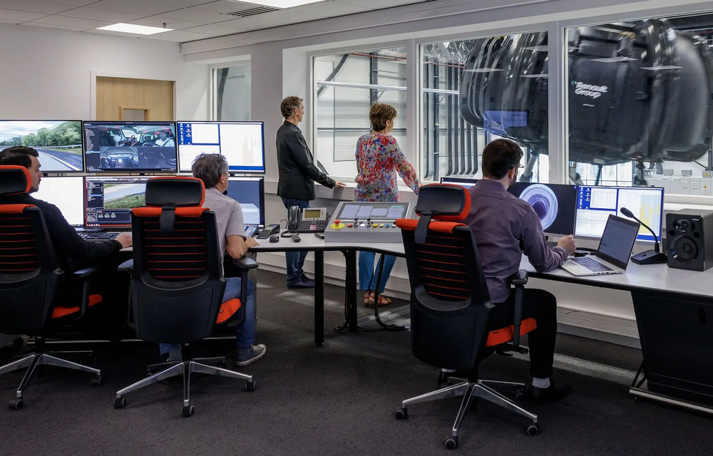 FEATURE: A devenit siguranța auto dependentă de software? - Poza 34