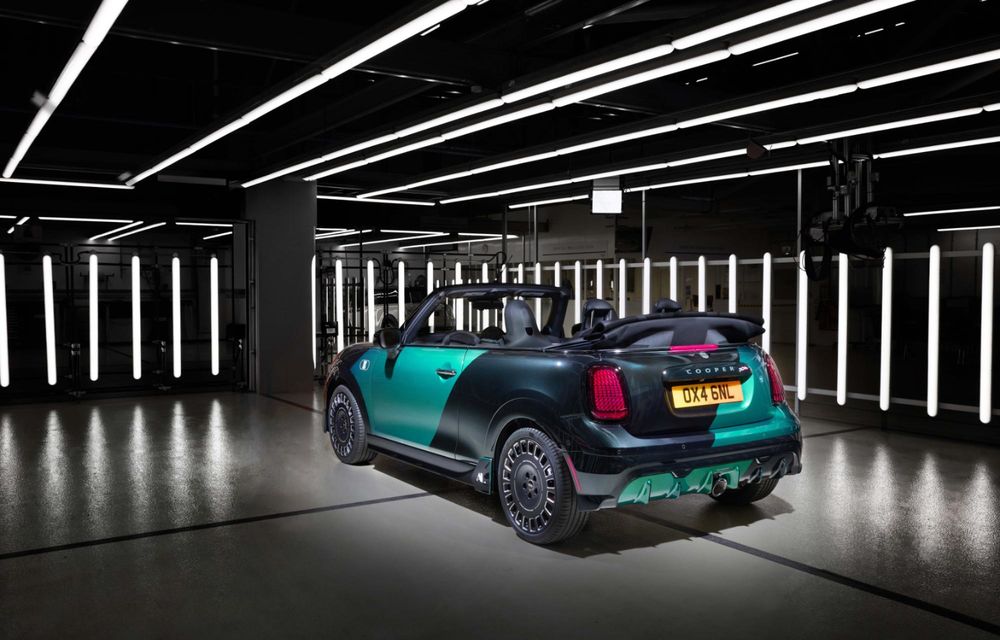 Mini a creat un exemplar unicat al lui Cooper JCW Convertible pentru un client din SUA - Poza 6 Mini a creat un exemplar unicat al lui Cooper JCW Convertible pentru un client din SUA - Poza 6