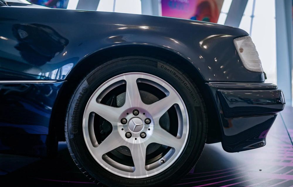 Piesă de muzeu: ultimul Mercedes-Benz E 500 este expus la muzeul mărcii germane - Poza 3 Piesă de muzeu: ultimul Mercedes-Benz E 500 este expus la muzeul mărcii germane - Poza 3