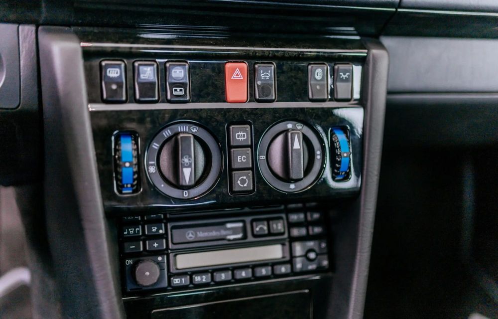 Piesă de muzeu: ultimul Mercedes-Benz E 500 este expus la muzeul mărcii germane - Poza 6 Piesă de muzeu: ultimul Mercedes-Benz E 500 este expus la muzeul mărcii germane - Poza 6