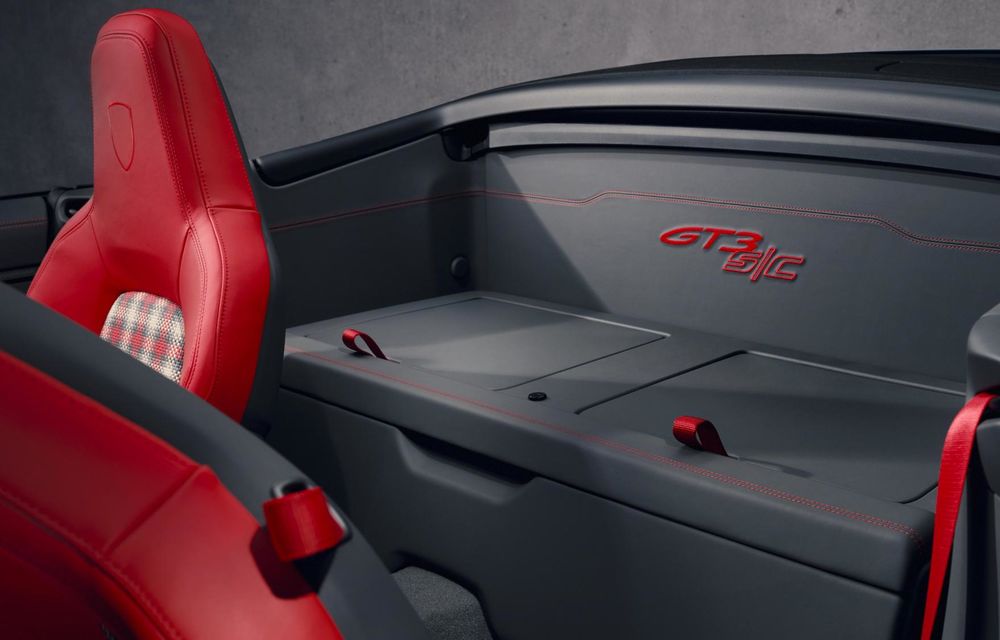 Primul Porsche 911 GT3 decapotabil: motor aspirat natural și transmisie manuală - Poza 24