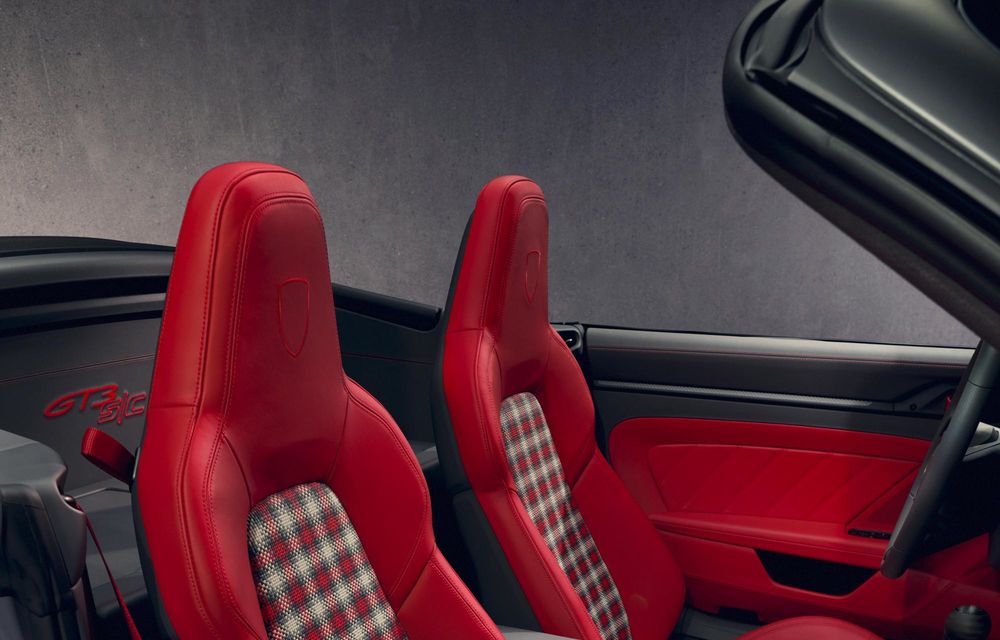 Primul Porsche 911 GT3 decapotabil: motor aspirat natural și transmisie manuală - Poza 25
