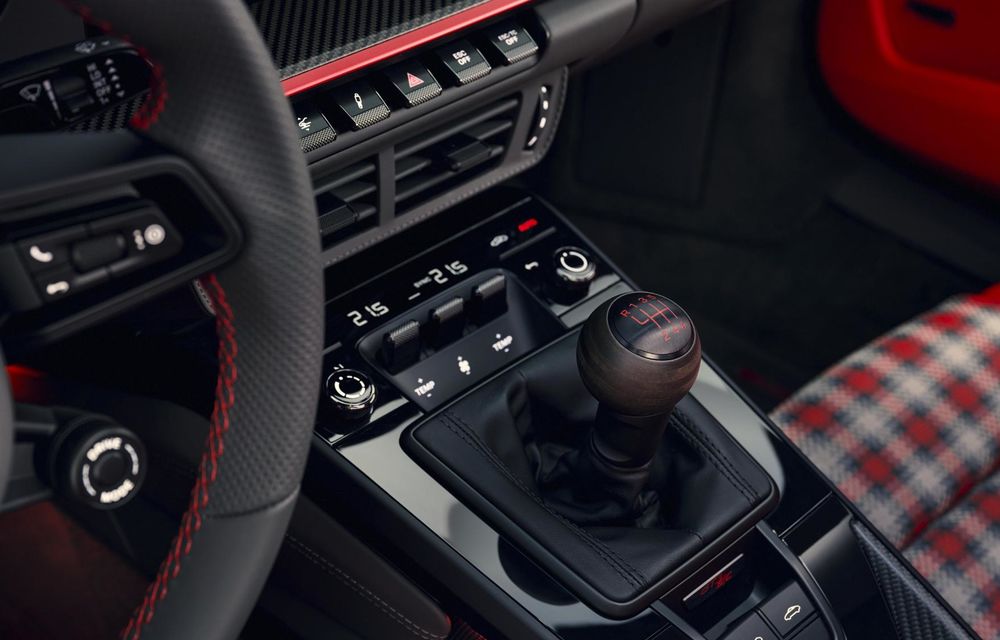 Primul Porsche 911 GT3 decapotabil: motor aspirat natural și transmisie manuală - Poza 30