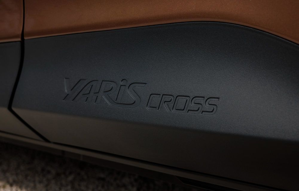 Noua Toyota Yaris Cross facelift: design revizuit și culori noi - Poza 16