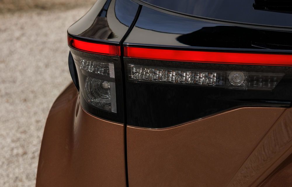 Noua Toyota Yaris Cross facelift: design revizuit și culori noi - Poza 17