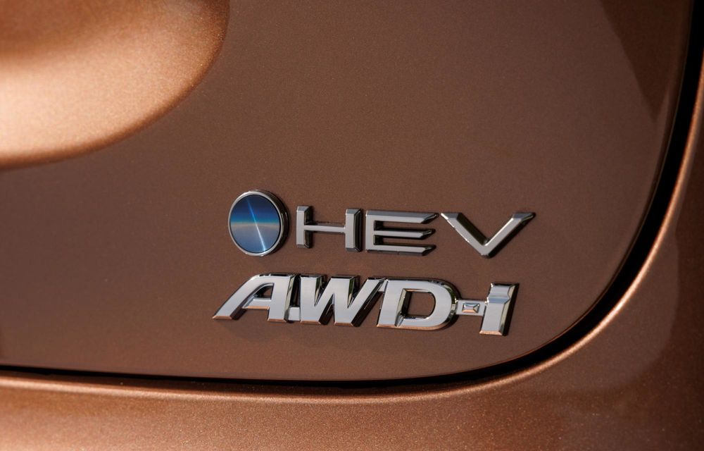 Noua Toyota Yaris Cross facelift: design revizuit și culori noi - Poza 18