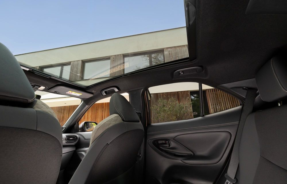 Noua Toyota Yaris Cross facelift: design revizuit și culori noi - Poza 23