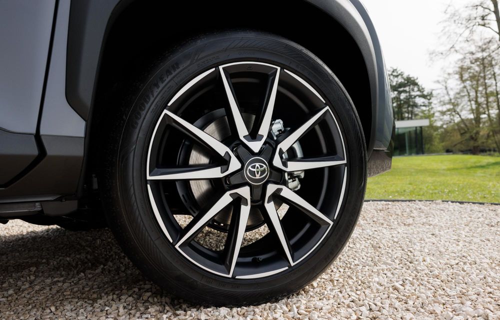 Noua Toyota Yaris Cross facelift: design revizuit și culori noi - Poza 36