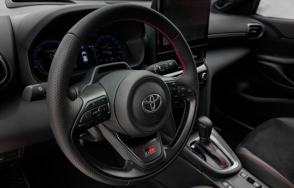 Noua Toyota Yaris Cross facelift: design revizuit și culori noi - Poza 44