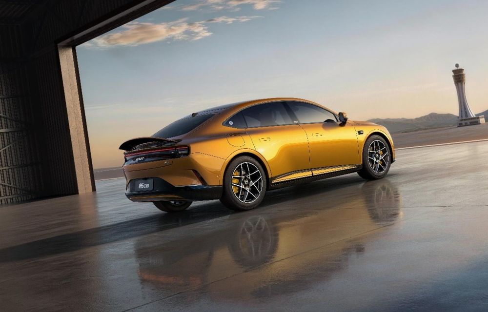 Smart: primele imagini oficiale cu noul #6 EHD, prima berlină din istoria mărcii - Poza 1