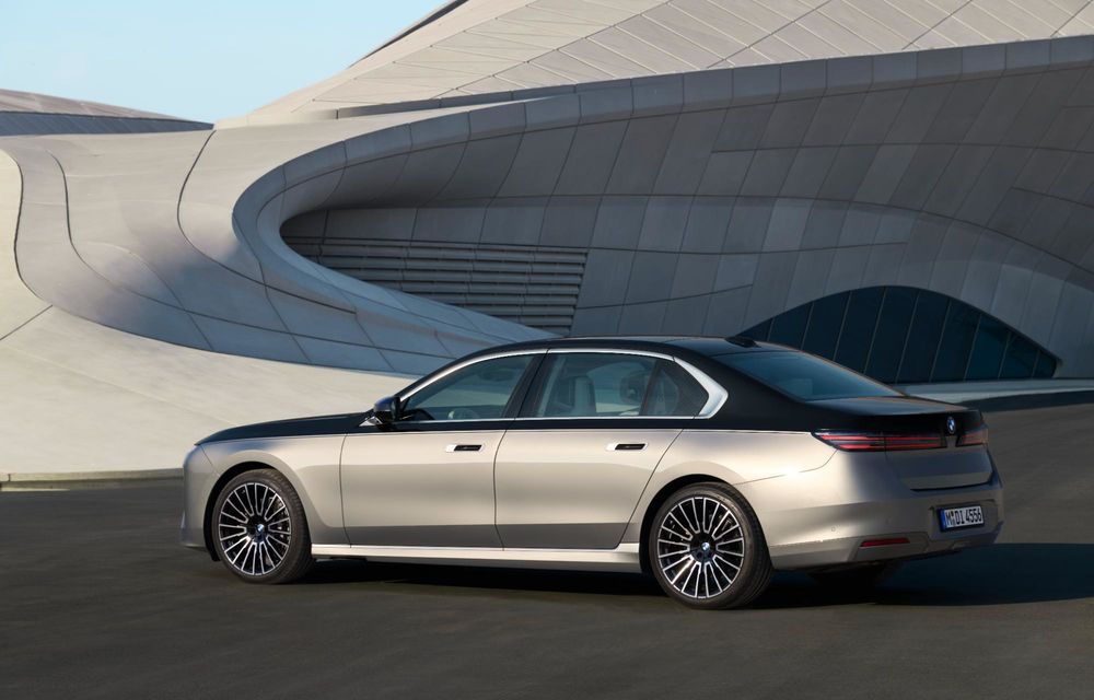 Noul BMW Seria 7 facelift: ecran pentru pasager și 727 km autonomie pentru versiunea electrică - Poza 9
