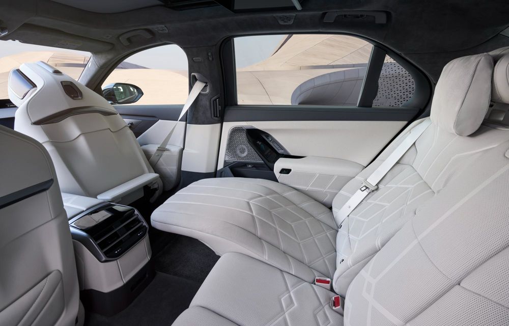 Noul BMW Seria 7 facelift: ecran pentru pasager și 727 km autonomie pentru versiunea electrică - Poza 20