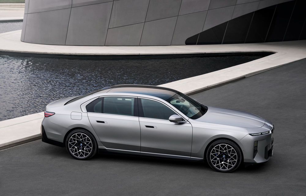 Noul BMW Seria 7 facelift: ecran pentru pasager și 727 km autonomie pentru versiunea electrică - Poza 12