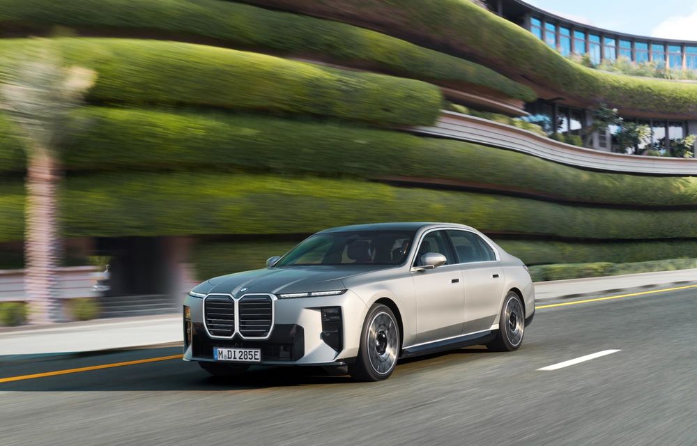 Noul BMW Seria 7 facelift: ecran pentru pasager și 727 km autonomie pentru versiunea electrică - Poza 11