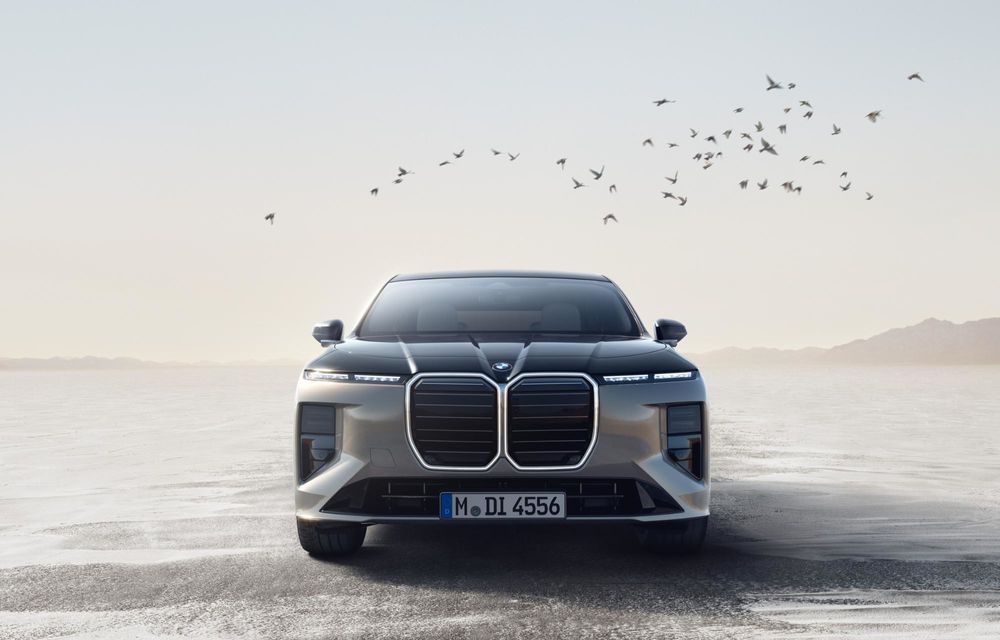 Noul BMW Seria 7 facelift: ecran pentru pasager și 727 km autonomie pentru versiunea electrică - Poza 2