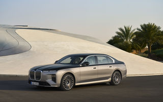 Noul BMW Seria 7 facelift: ecran pentru pasager și 727 km autonomie pentru versiunea electrică