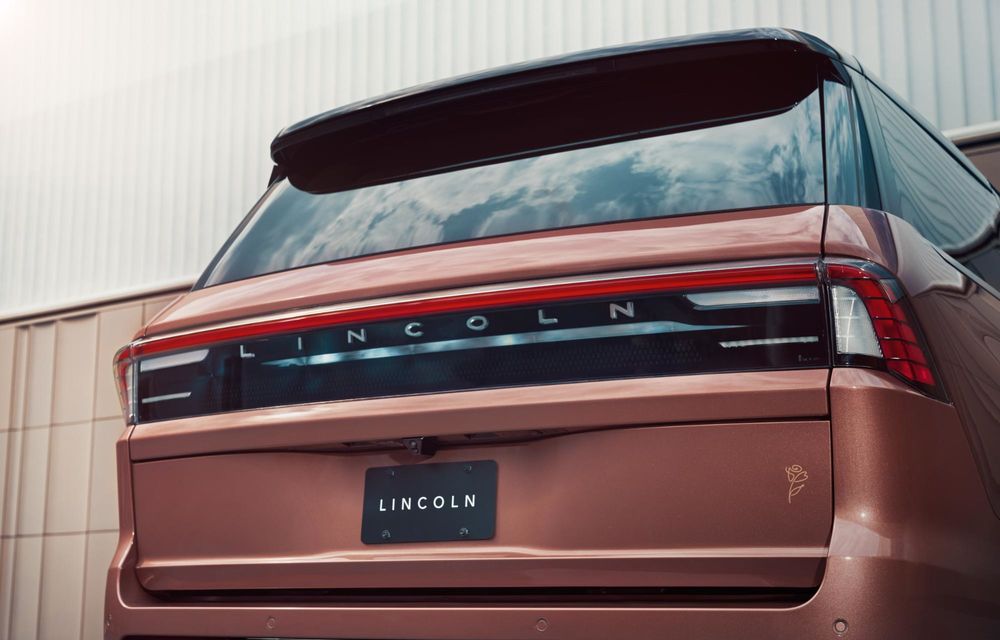 Lincoln: model unicat Navigator creat special pentru Serena Williams - Poza 3