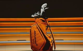 McLaren intră în lumea golfului prin lansarea unei serii de crose